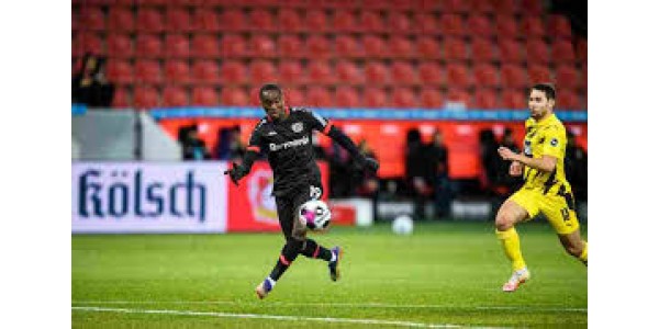 Il Bayer 04 Leverkusen ha sconfitto il Borussia Dortmund 2-1 per ottenere il sostegno del pubblico